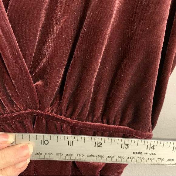 Nordstrom Fraiche by J NWT Berry velvet long sleeve vneck  jumpsuit. Size L - Picture 10 of 14